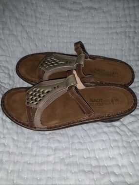 Naot Women’s Brown and Beige Leather Sandals